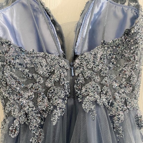 PROM DRESS - Picture 4 of 7